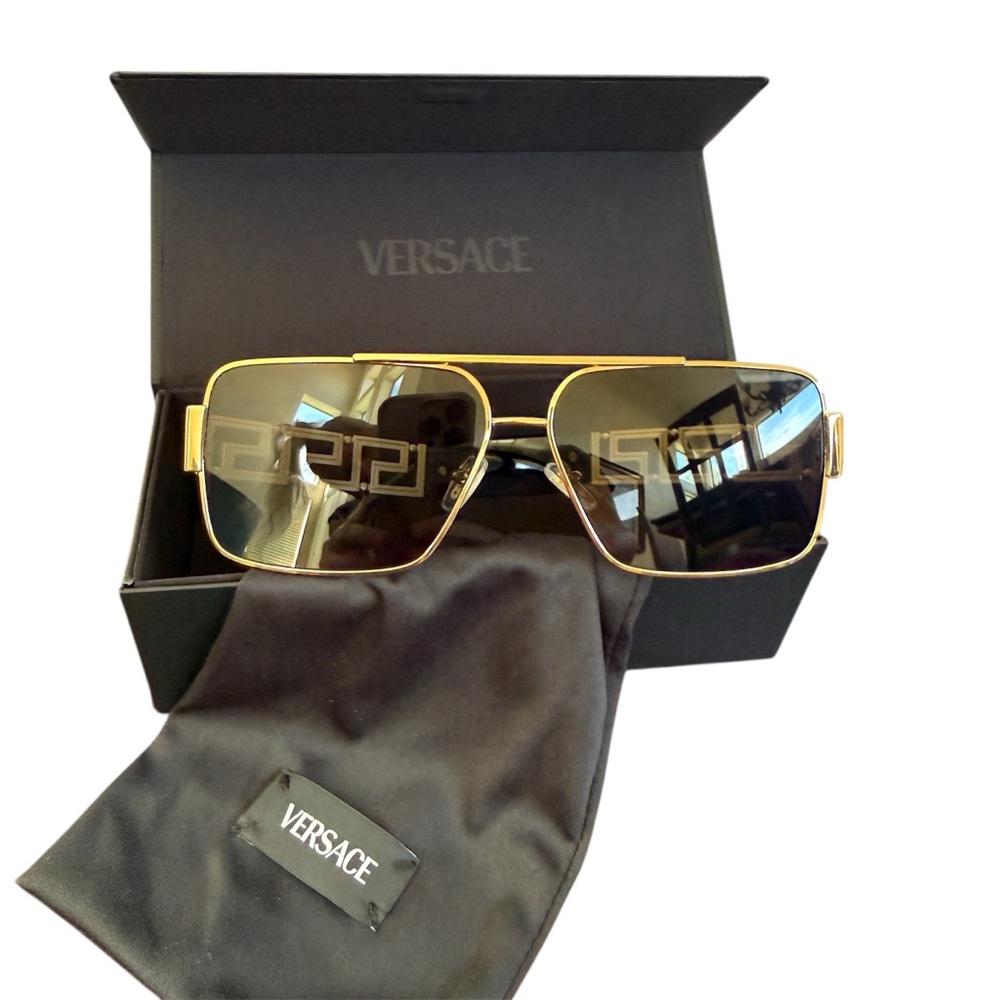 Versace‎ Greca Navigator Sunglasses Gold Metal Italy w Case Luxe Designer
